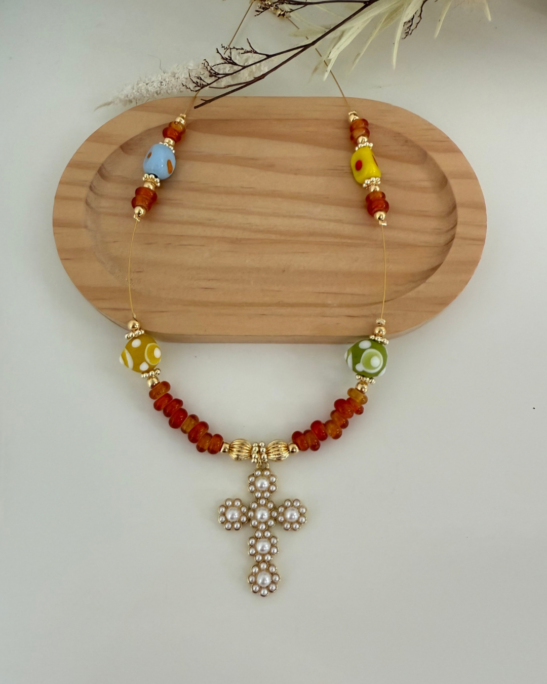 Collar Cruz en Perlas y Muranos