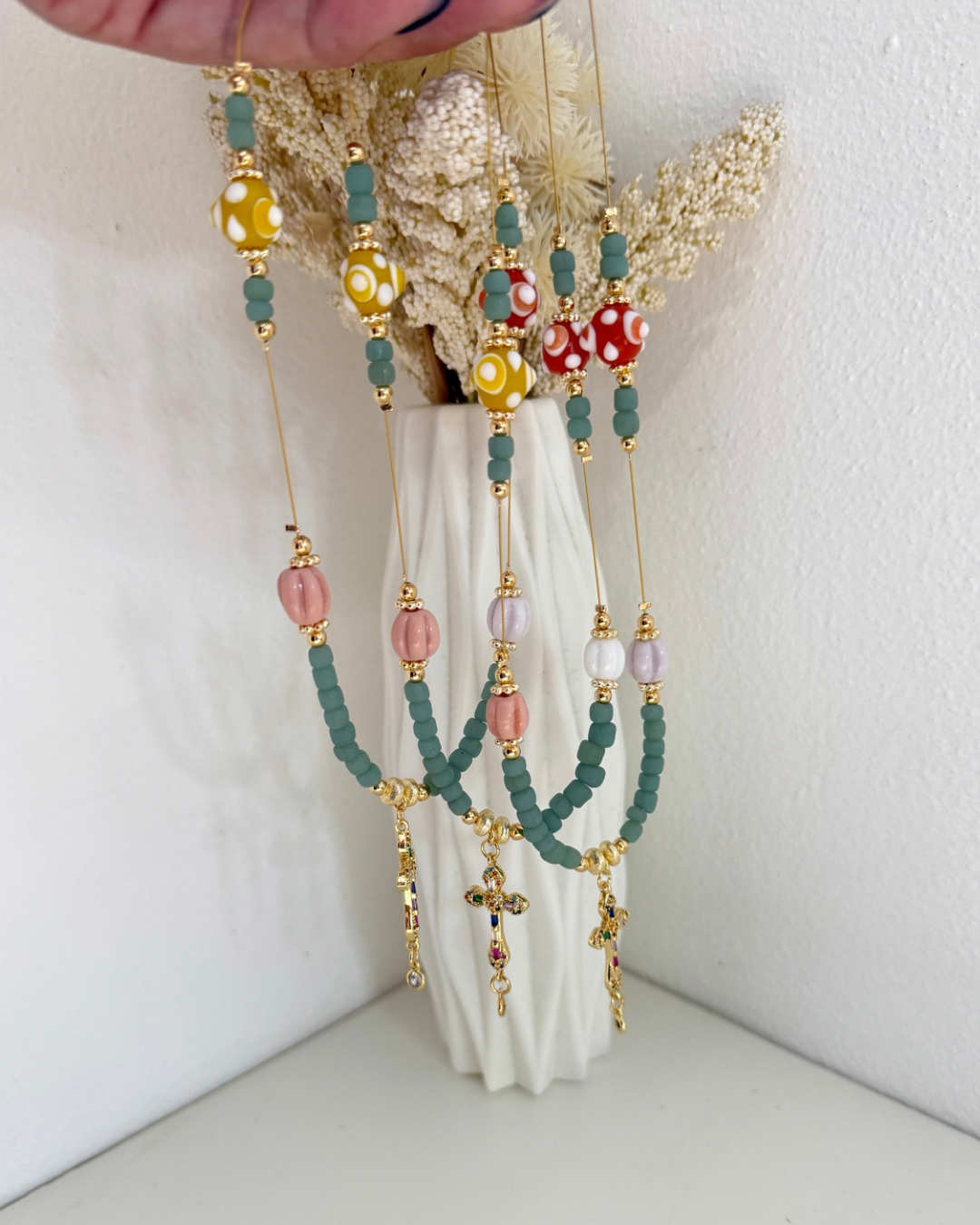 Collar de Crucifijo en Piedras