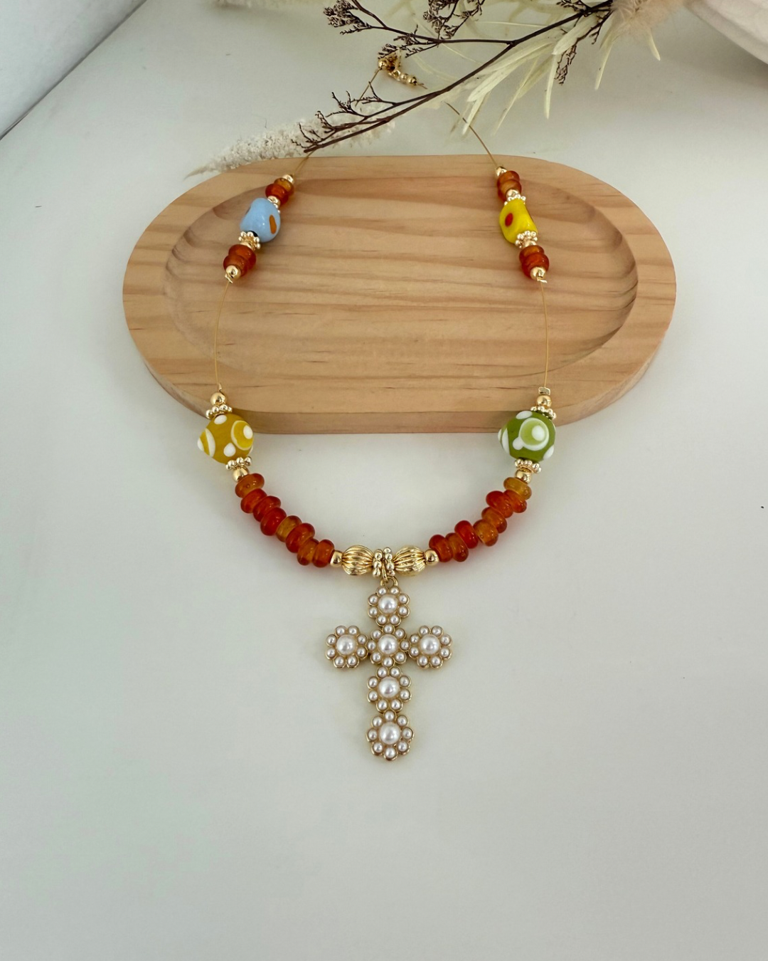 Collar Cruz en Perlas y Muranos