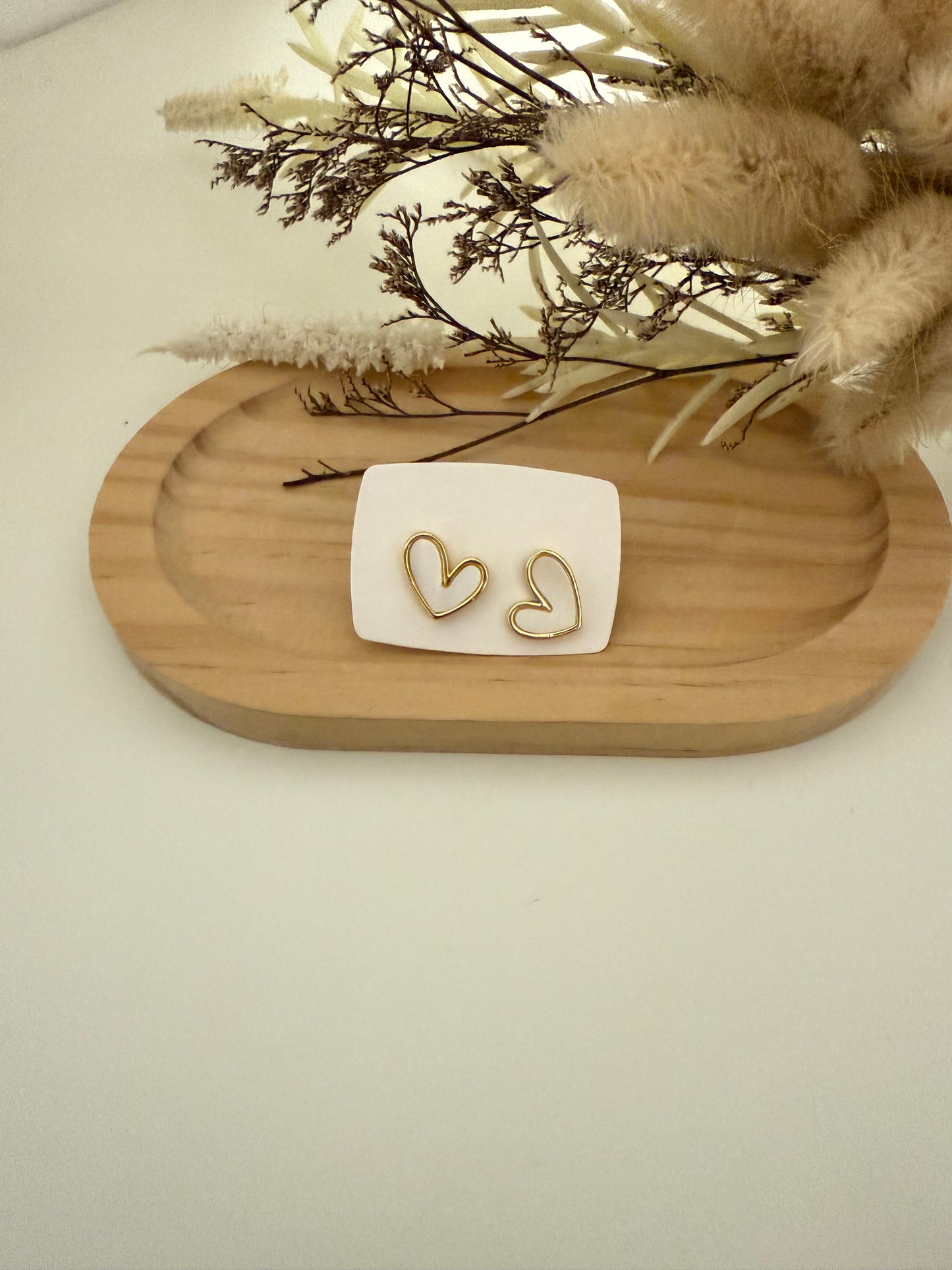 Corazones Perlados Studs
