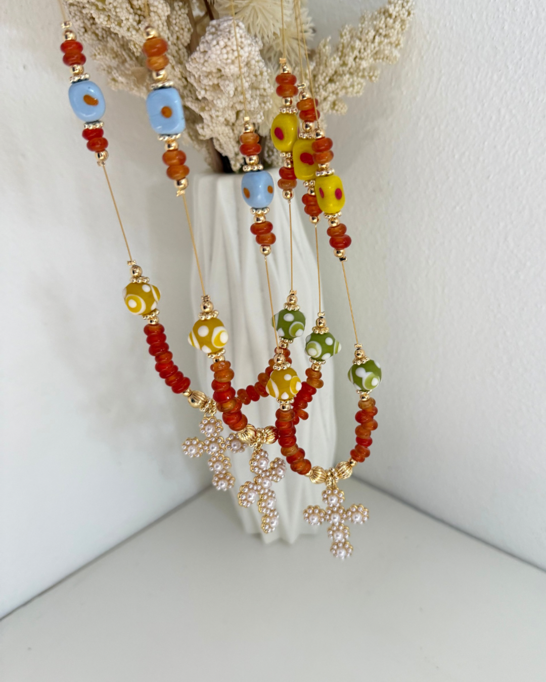 Collar Cruz en Perlas y Muranos