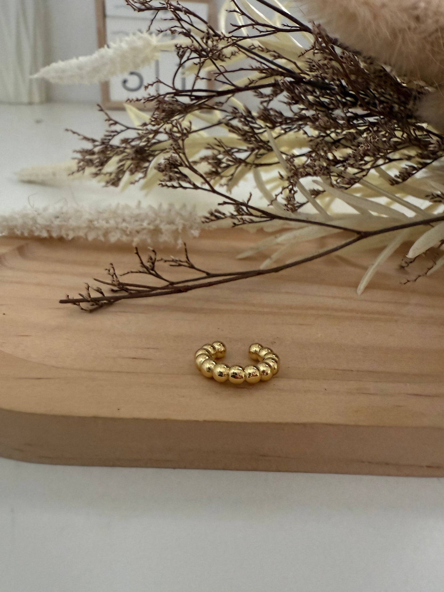 Lily earcuff