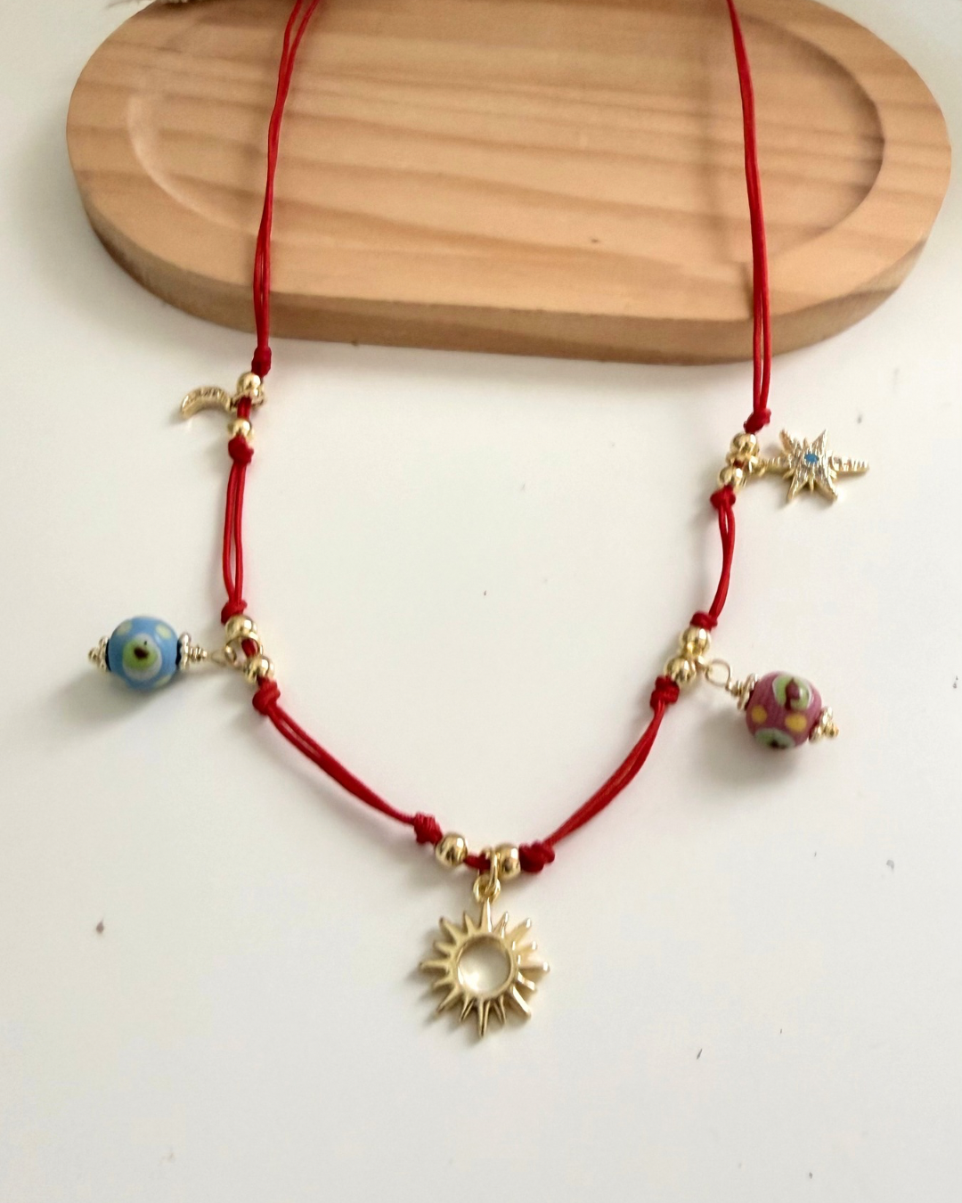 Collar hilos rojos