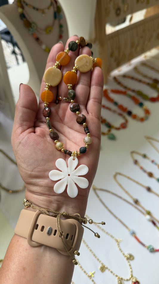 Collar Flor Blanca