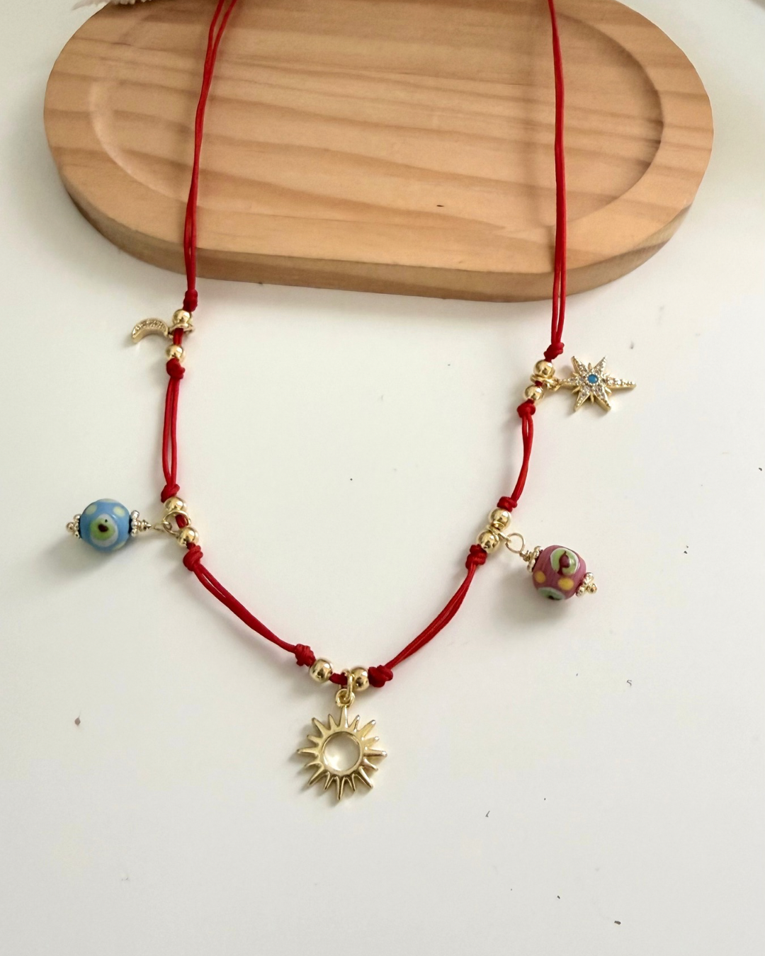 Collar hilos rojos