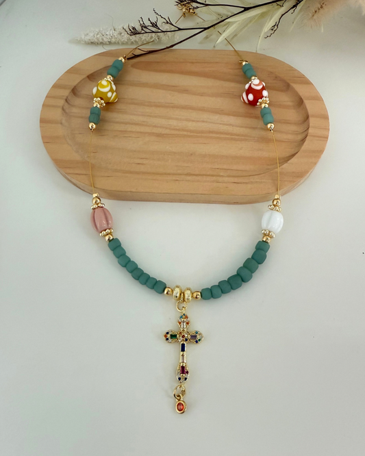 Collar de Crucifijo en Piedras