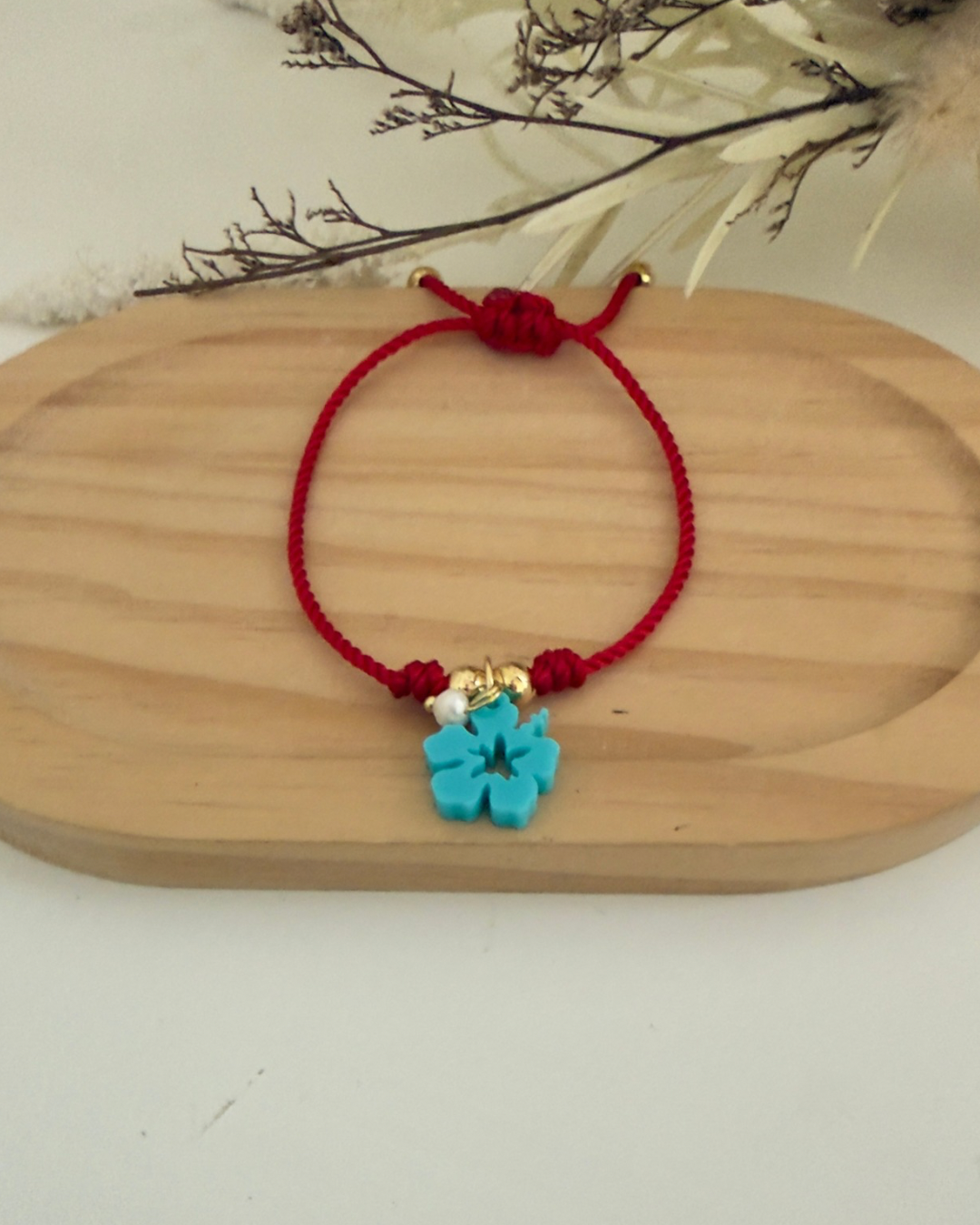 Pulsera amapola hilo rojo